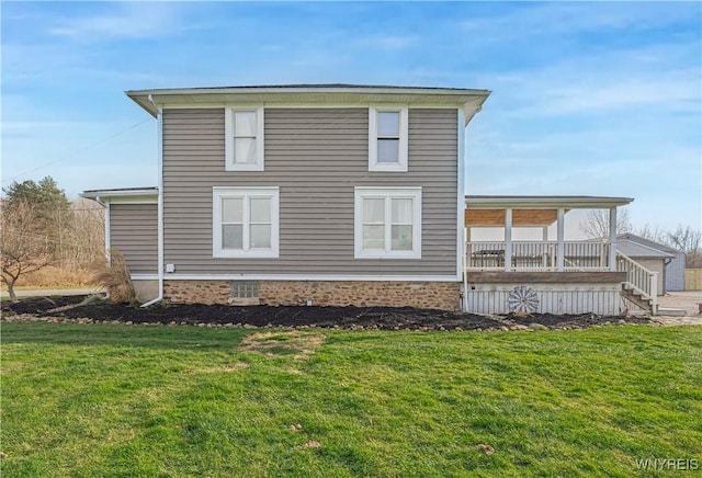 view of side of property featuring a yard