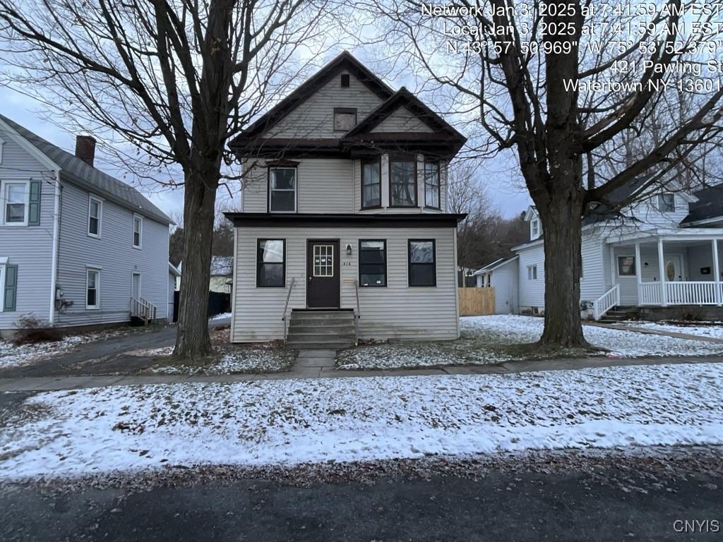 view of front of home