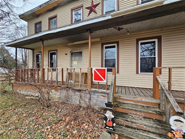 doorway to property with covered porch