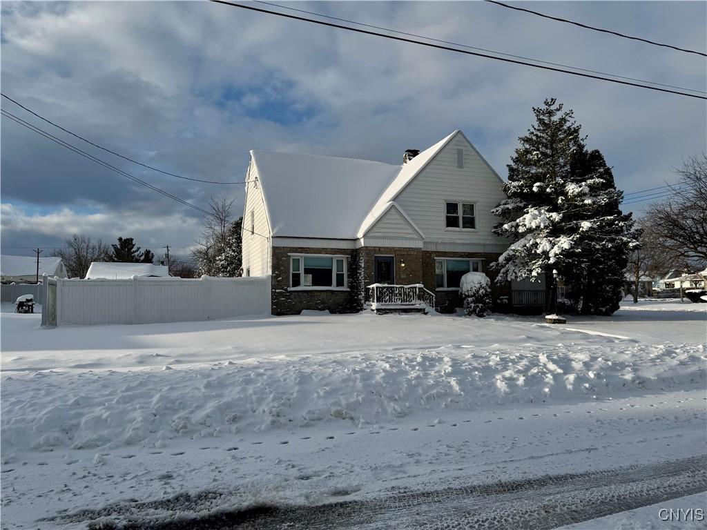 view of front of home