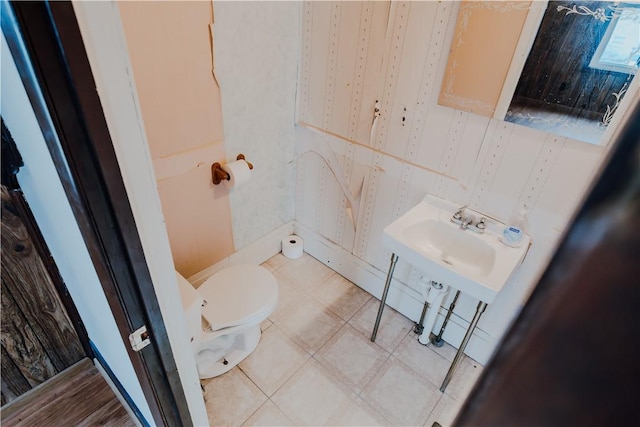 bathroom featuring toilet