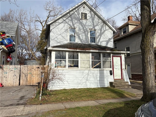 view of front of property