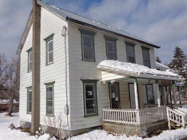 view of front of home featuring a porch