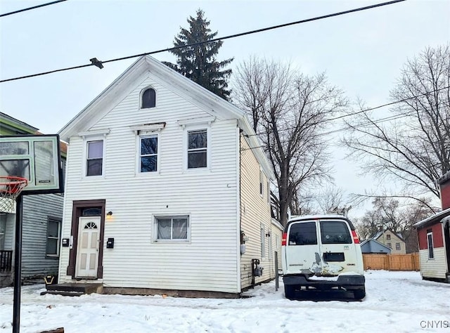 view of front of property