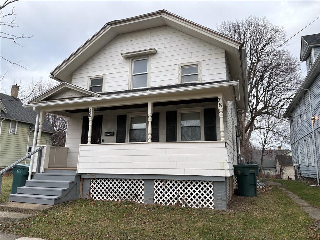 view of front of house featuring a porch and a front lawn