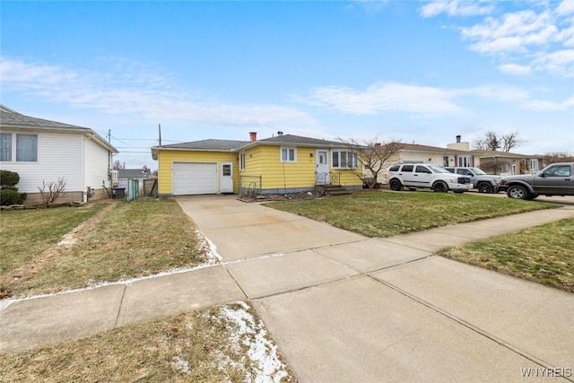 view of front facade featuring a front lawn and a garage