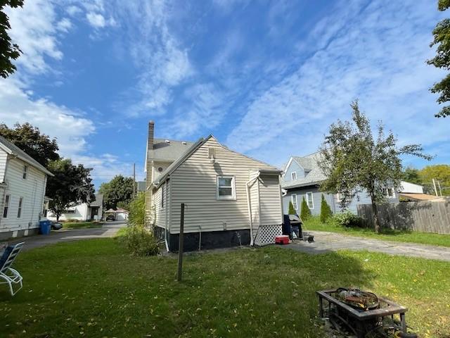 back of house featuring a lawn