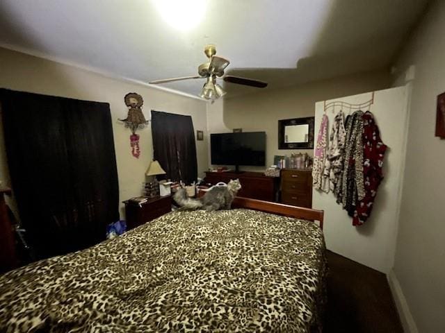 bedroom featuring ceiling fan