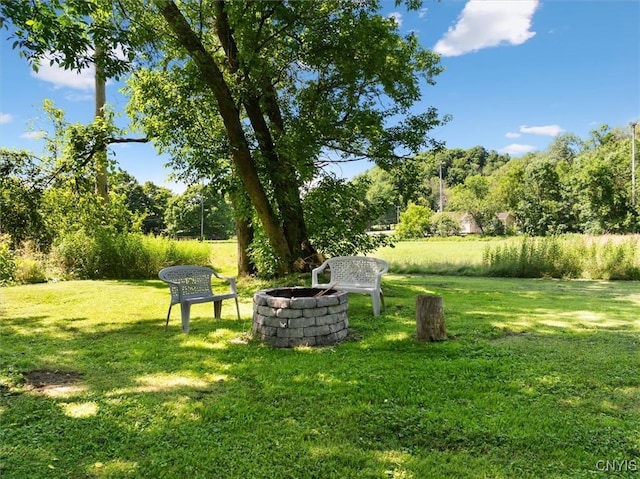 view of yard featuring an outdoor fire pit