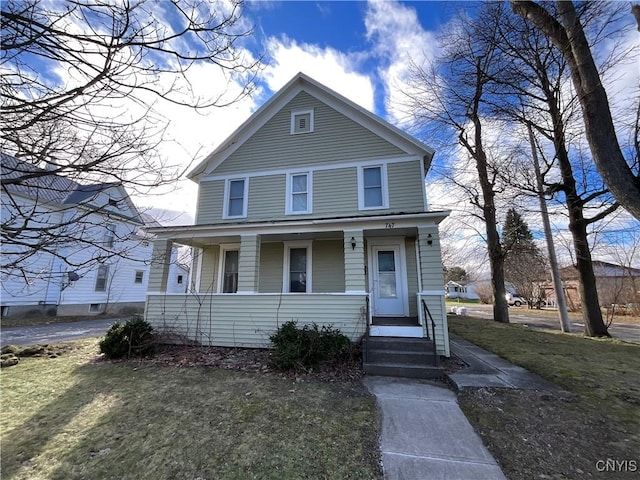 view of front of property with a front lawn