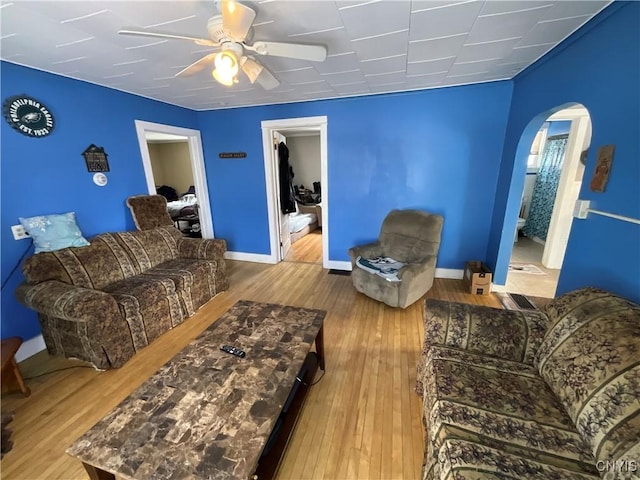 living room featuring ceiling fan and light hardwood / wood-style flooring