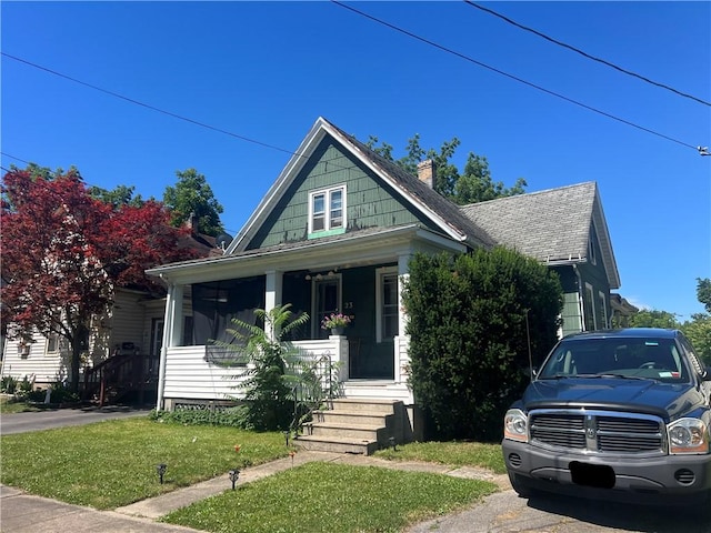 bungalow-style home featuring a front lawn