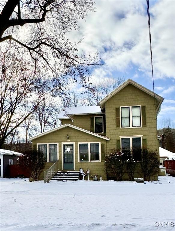 view of front property