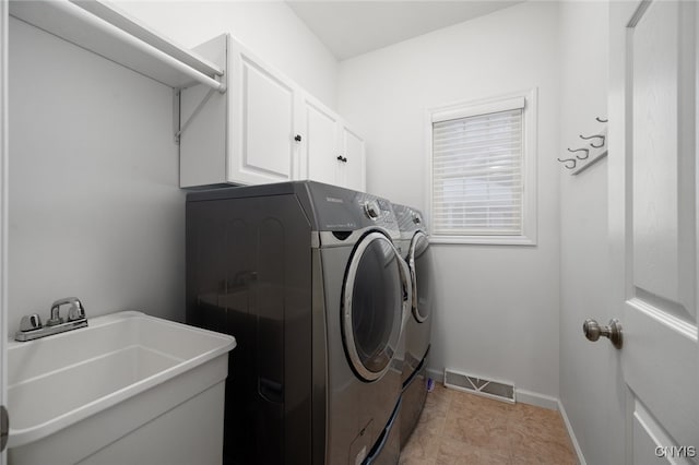 washroom featuring cabinets, independent washer and dryer, sink, and light tile patterned floors