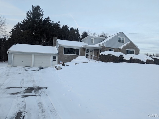 view of front facade featuring a garage