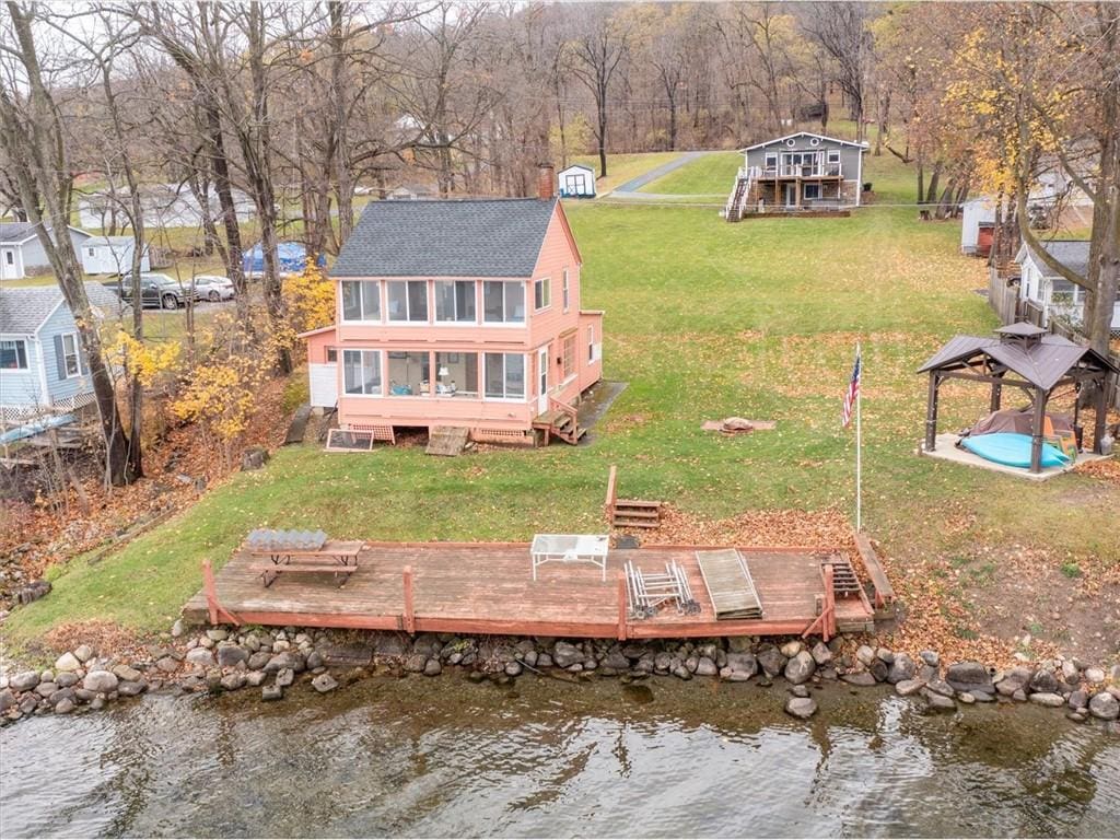 bird's eye view featuring a water view