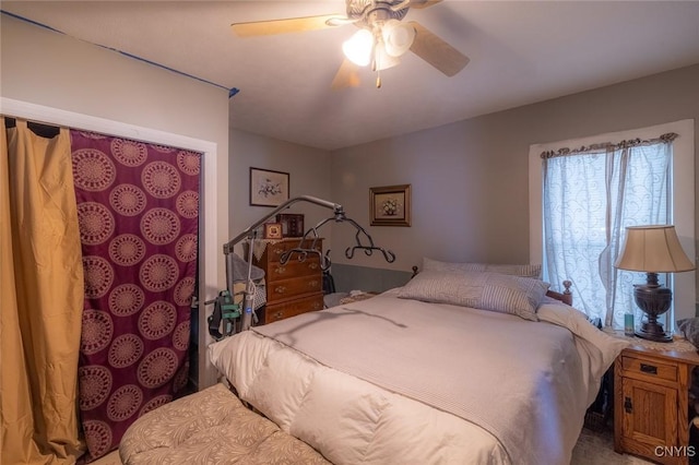 bedroom with ceiling fan