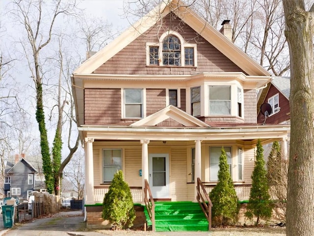 view of front of property featuring covered porch