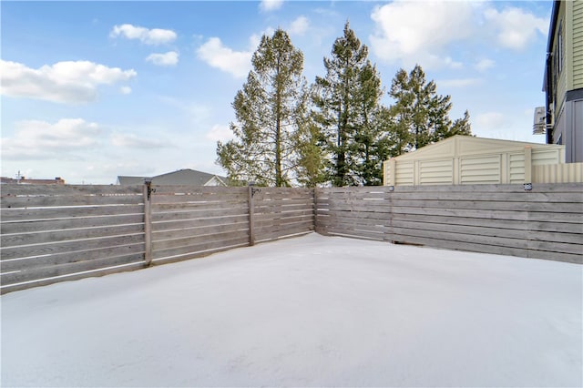 view of yard featuring a patio area