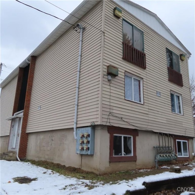 600 S Ave, Syracuse, NY 13207 - view of snow covered property