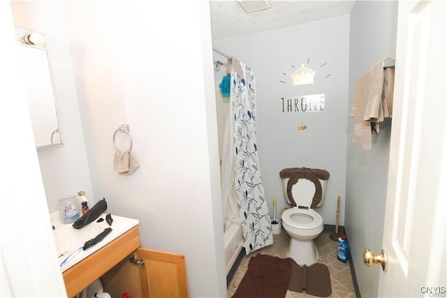 bathroom with shower / tub combo with curtain, a textured ceiling, and toilet