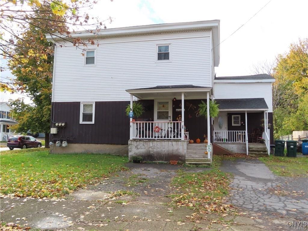 front of property with a front lawn and a porch