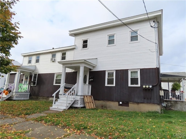 view of front facade with a front yard