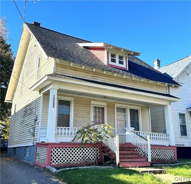 view of front of house featuring a porch