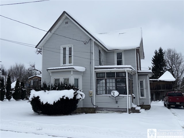 view of front of property