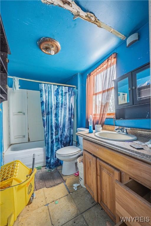 full bathroom with shower / bath combination with curtain, toilet, and vanity