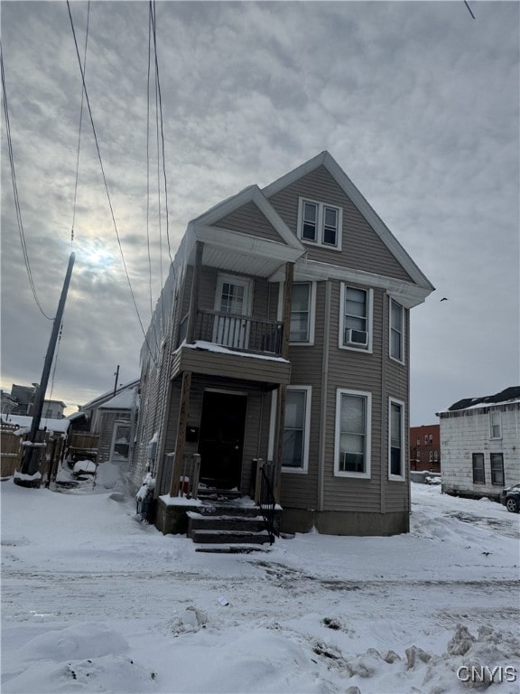 view of front of home featuring a balcony