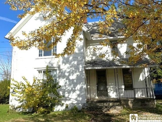 view of front of property featuring a porch