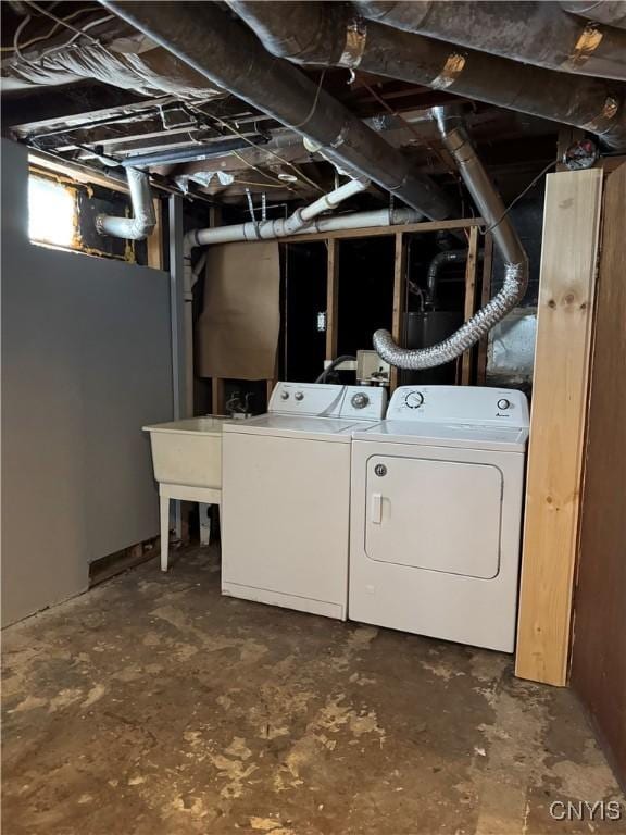 washroom featuring washing machine and clothes dryer