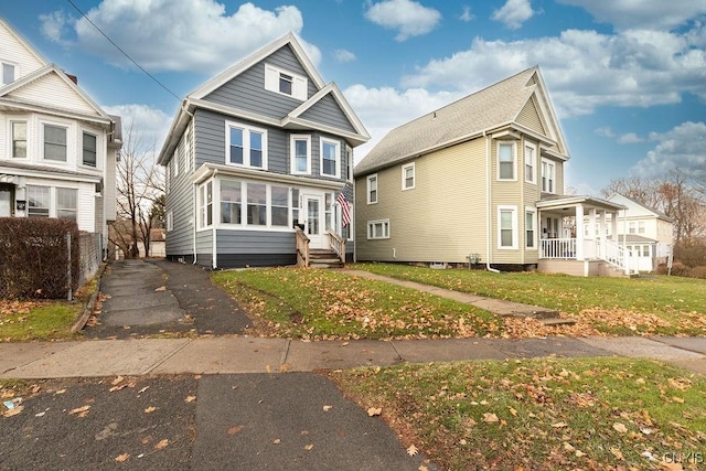 view of front of home featuring a front lawn