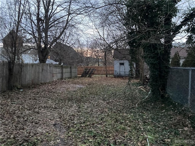 view of yard with a shed