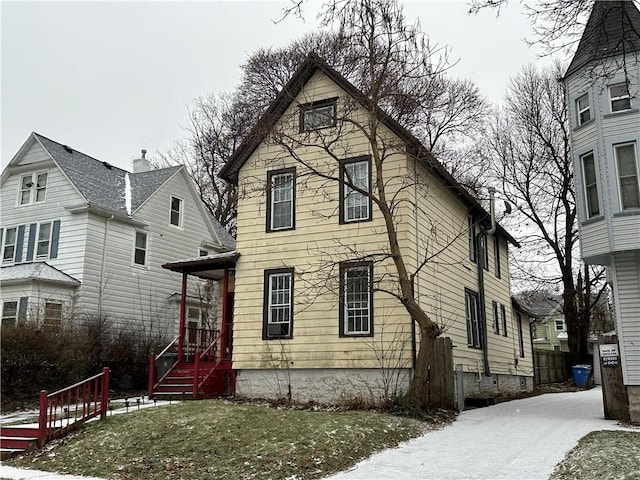 view of front of home with a yard