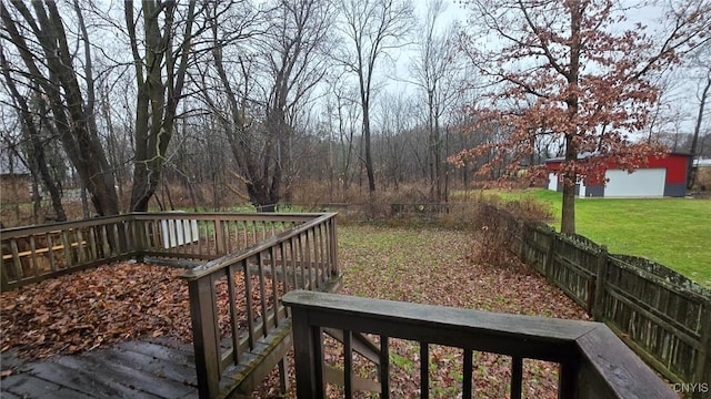 view of yard featuring an outdoor structure and a garage