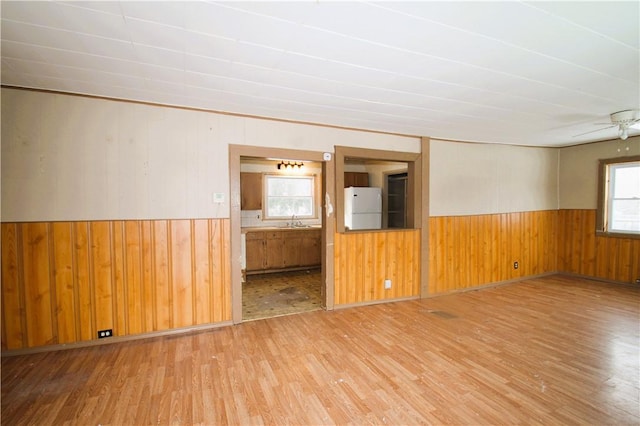 unfurnished room with ceiling fan, sink, and light hardwood / wood-style flooring