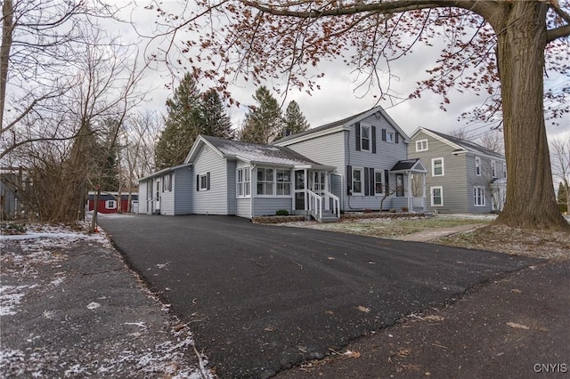 view of front of property