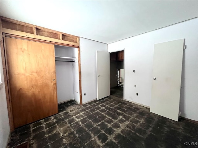 unfurnished bedroom featuring a closet