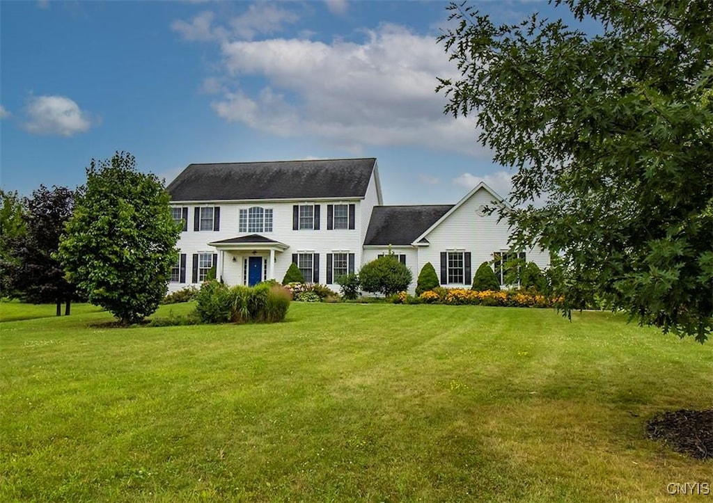 colonial inspired home featuring a front lawn