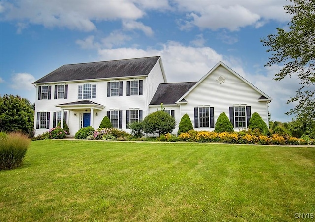 colonial inspired home featuring a front yard