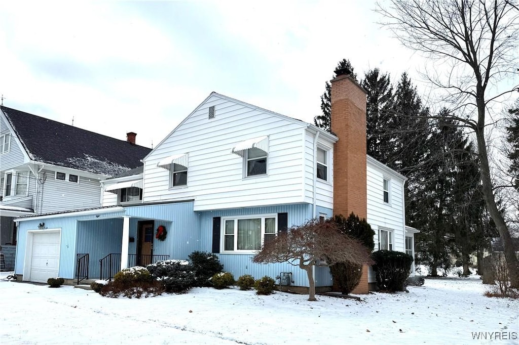 view of front of property featuring a garage