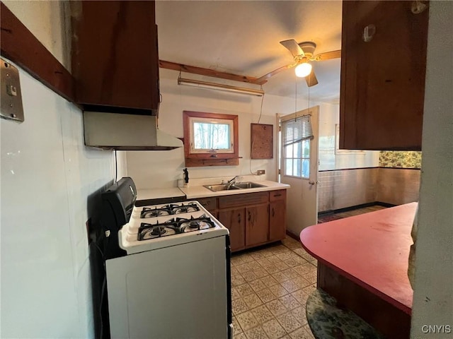 kitchen featuring ceiling fan, sink, and white gas range oven