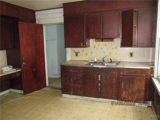 kitchen featuring decorative backsplash and sink