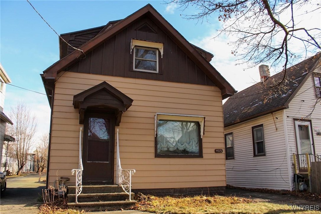 view of front of property