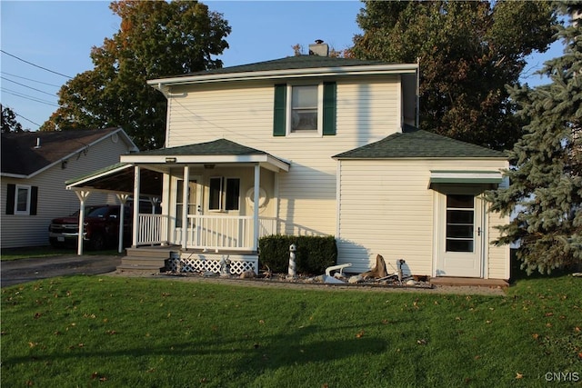 view of front of house with a carport and a front yard