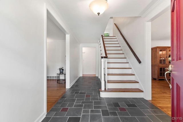 foyer entrance featuring crown molding