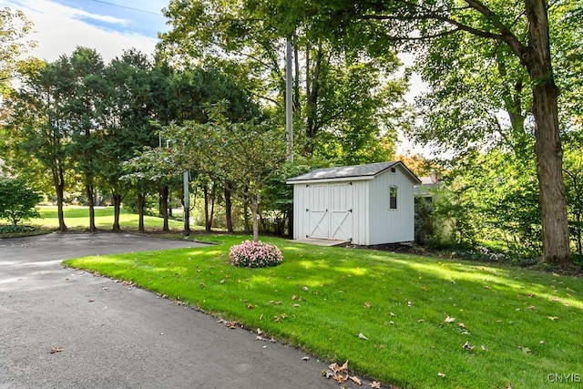 view of outdoor structure featuring a lawn