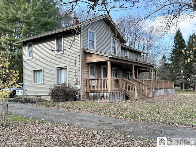 view of front of property featuring covered porch